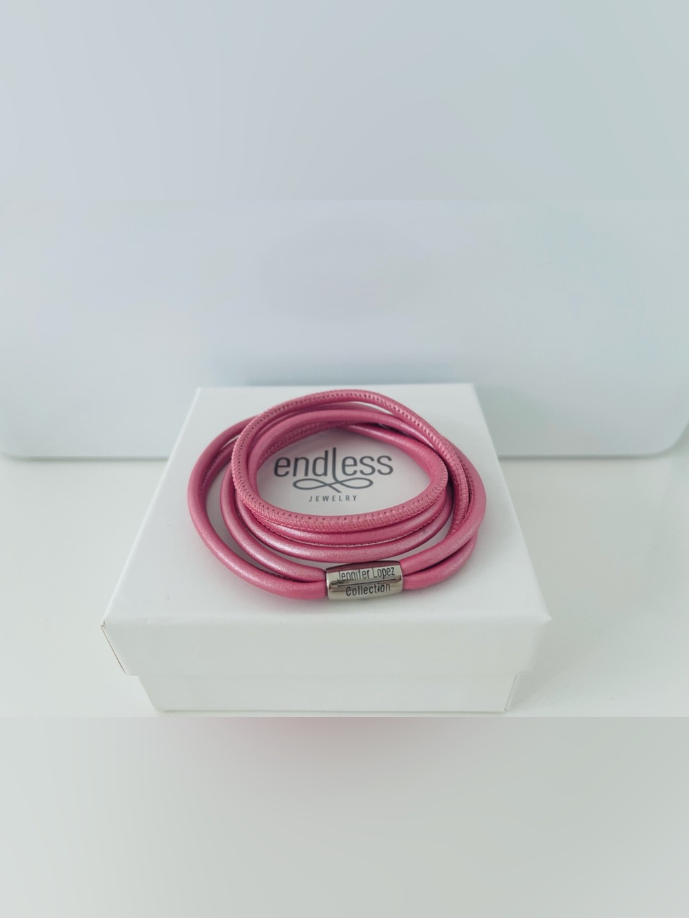 Double new leather pink bracelet with magnetic clasp.